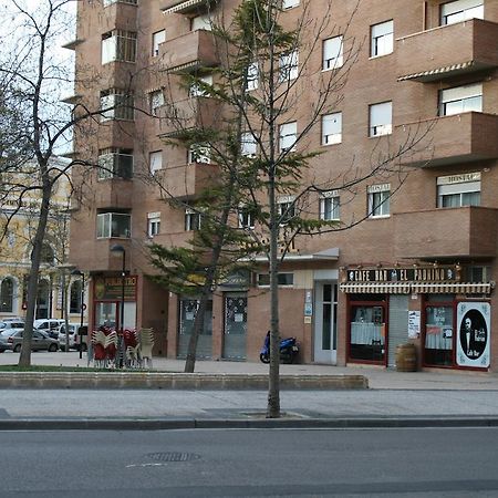 Hostal Puente De Piedra Saragoça Exterior foto