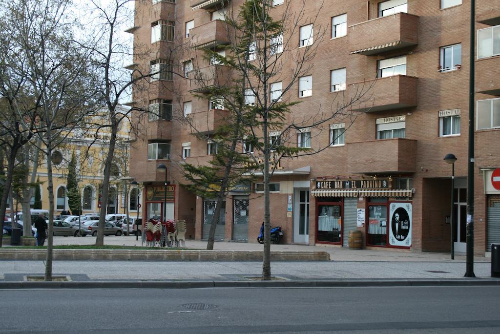 Hostal Puente De Piedra Saragoça Exterior foto