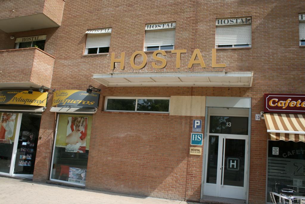 Hostal Puente De Piedra Saragoça Exterior foto